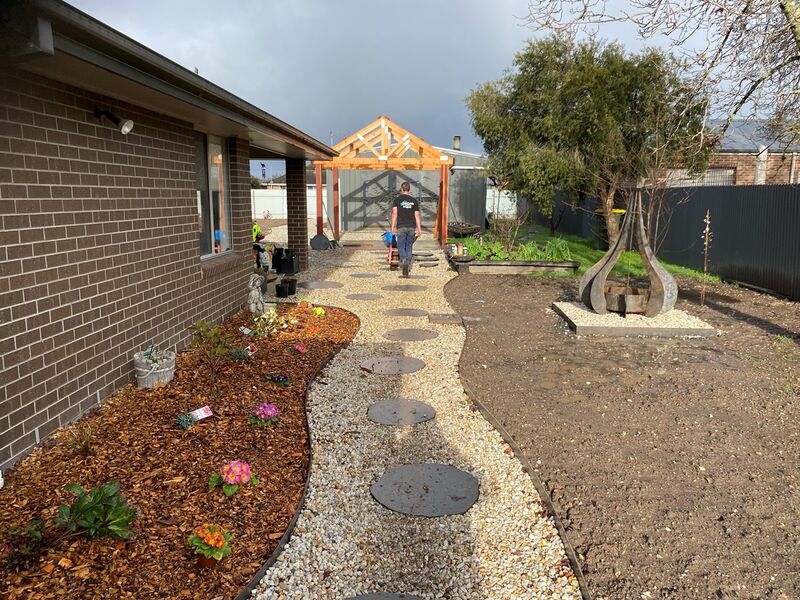 Custom Garden and Pathway Edging - Dridan Contracting