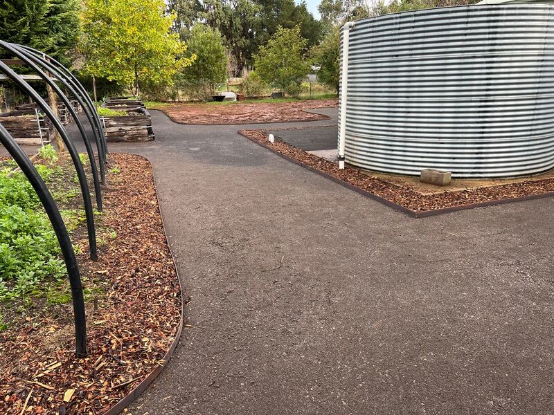 Footpaths + Steel Garden Edging - Dridan Contracting