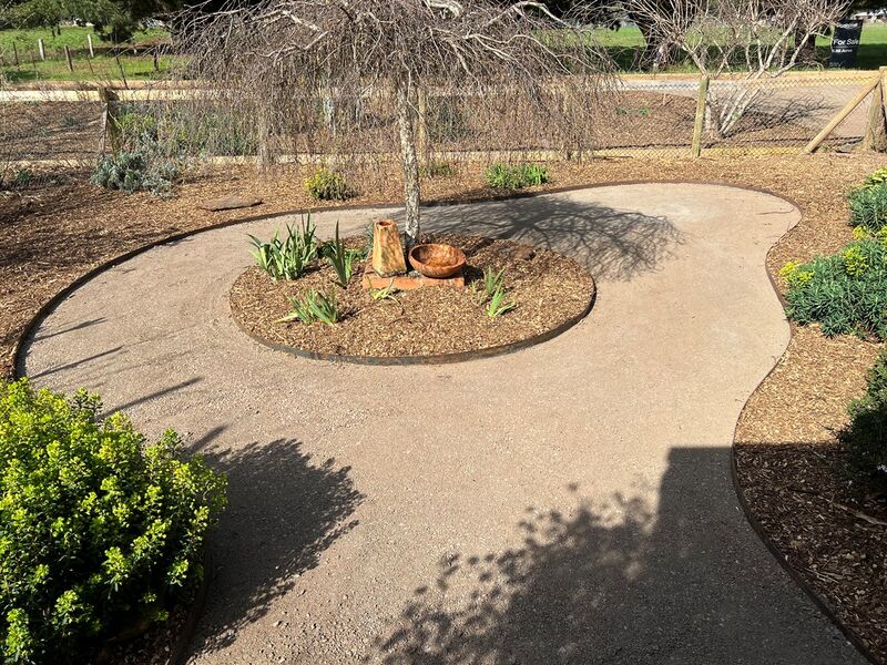 Footpaths + Steel Garden Edging - Dridan Contracting